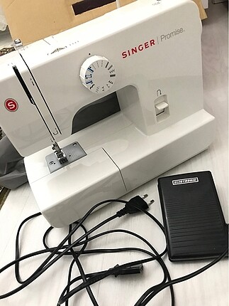 Singerin dikiş makinesi 2-3 kere kullanıldı sadece sıfır gibi te