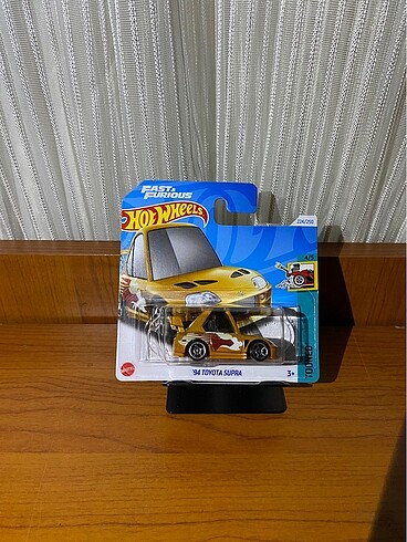Hot Wheels Toyota Supra ve Nissan Skyline