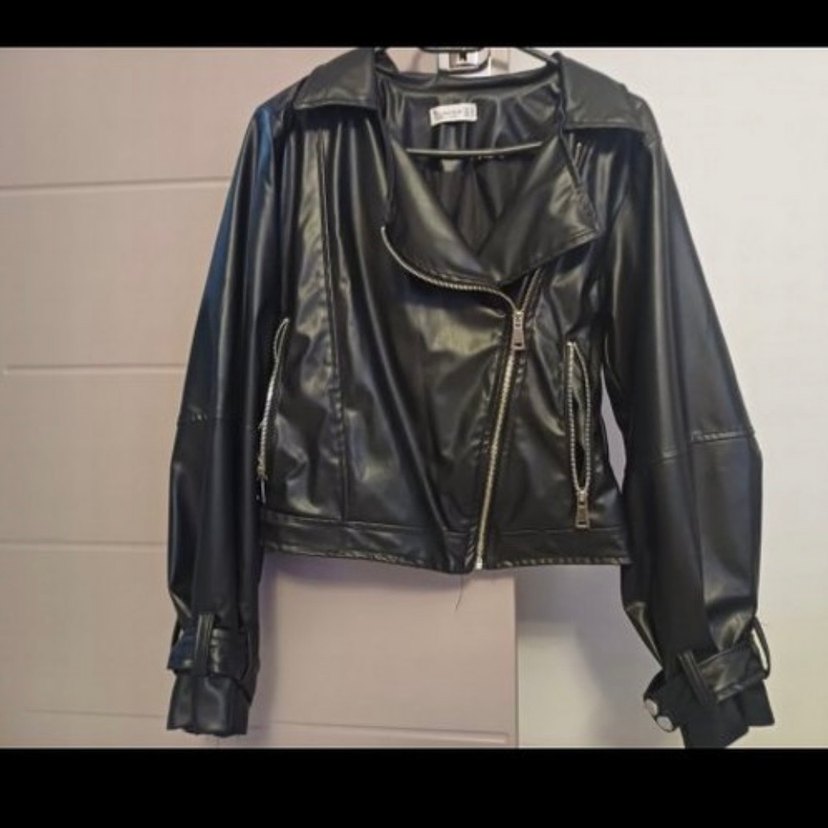 Kadın Siyah Kemerli Kısa Deri Biker Ceket - Görsel 2