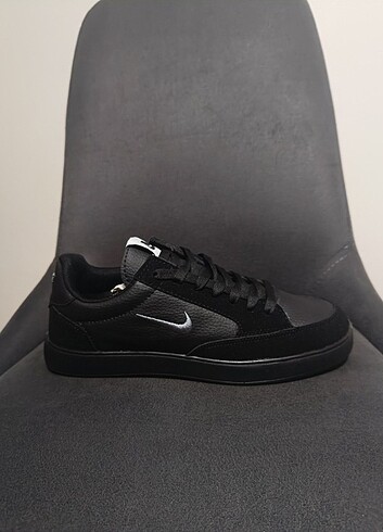 Nike Air Sneaker Black