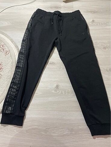 Guess GUESS ORJİNAL KALİTELİ S BEDEN