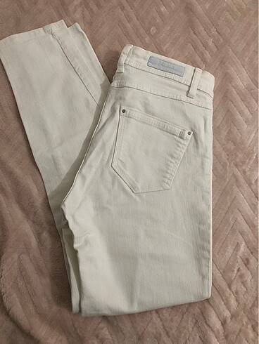Stradivarius beyaz jean