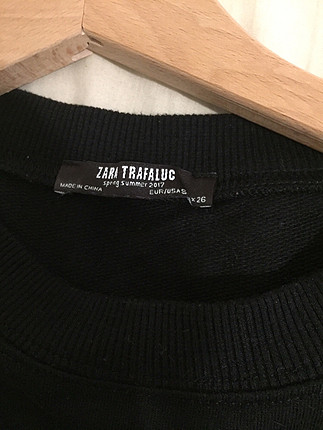 Zara Piercing Detaylı Sweatshirt