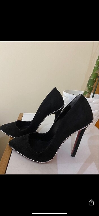 Zara Süet zımbalı stiletto