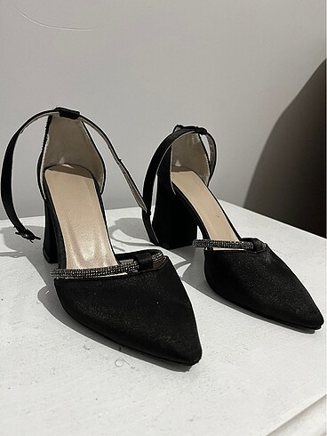 Kalın topuklu ayakkabı - Görsel 3