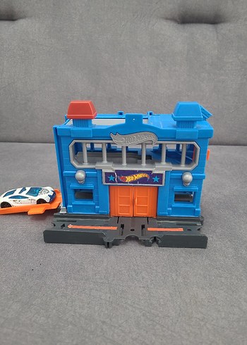  Beden Hot Wheels Şehir Otoparkı Polis Istasyonu