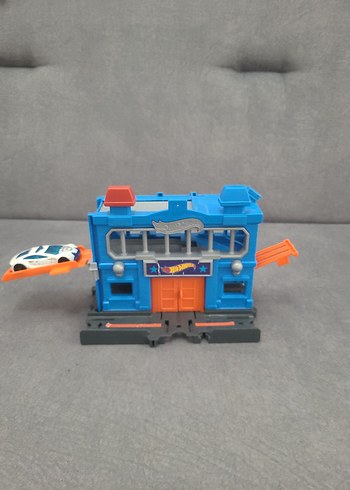Hot Wheels Şehir Otoparkı Polis Istasyonu