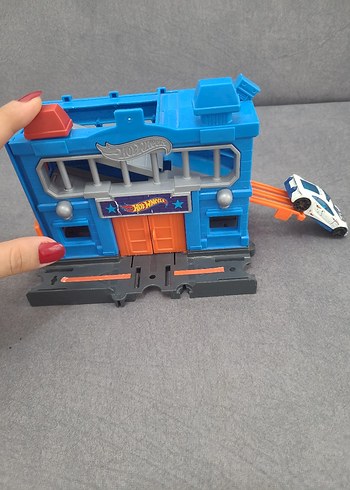  Hot Wheels Şehir Otoparkı Polis Istasyonu