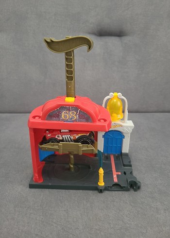  Hot Wheels Şehir Otoparkı Yangın İstasyonu