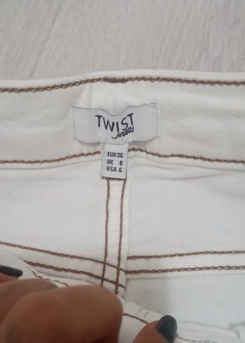 Twist Düğmeli Beyaz Mini Pamuklu Kadın Jean
