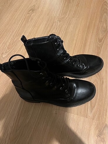 Bershka Bağcıklı bot