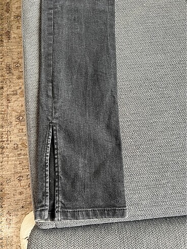 Bershka Paça detaylı jean