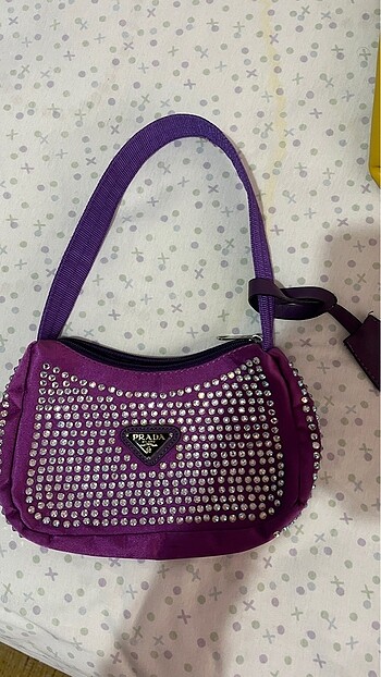 Prada canta tasli mor