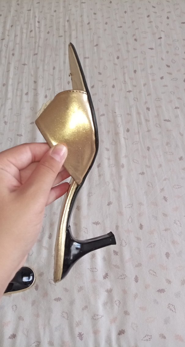 Diger Altın Renkli Boncuklu Kadın Dolgu Topuk Terlik - Görsel 3