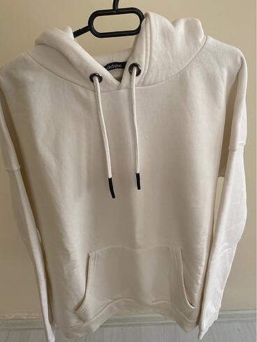 Beyaz kapüşonlu sweat