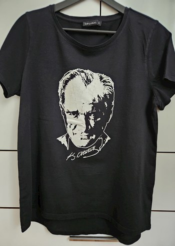 Siyah Baskılı Kadın Tişört - Görsel 2