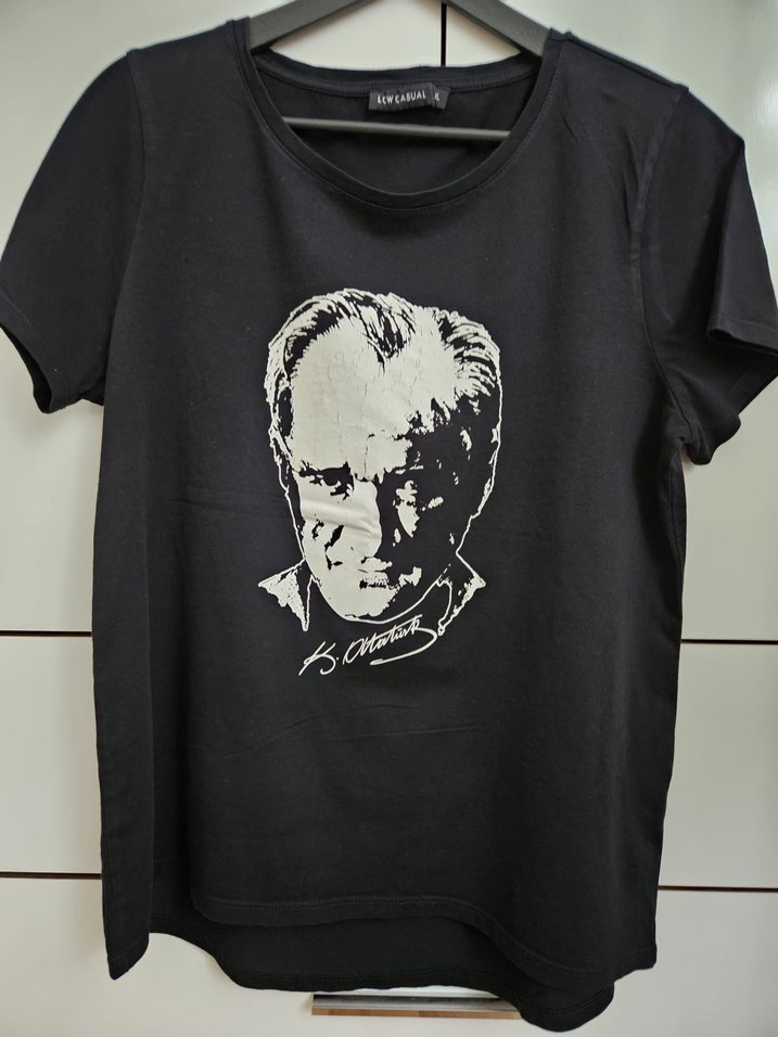 Siyah Baskılı Kadın Tişört - Görsel 2