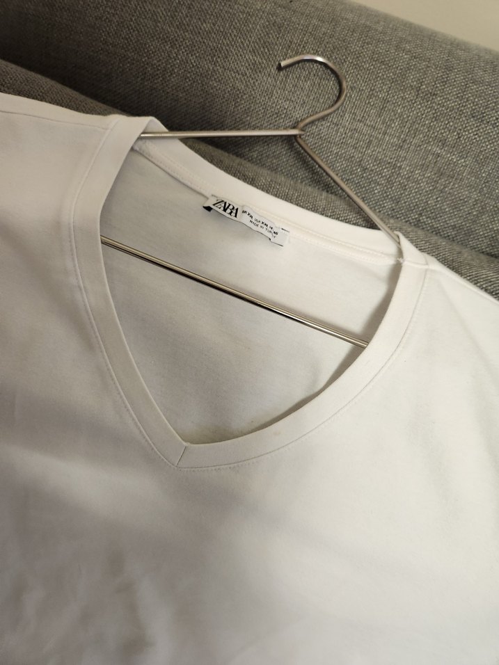 ERKEK Beyaz V Yaka Kısa Kollu Pamuk ZARA Tişört - Görsel 2
