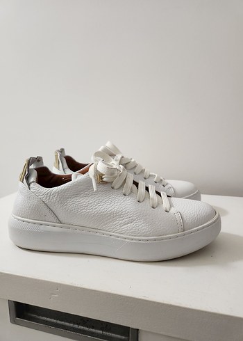 Beyaz bağcıkı Derimod Bayan Spor Ayakkabı 37 numara - Görsel 2