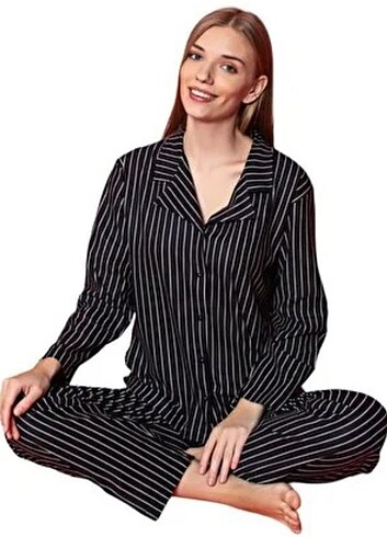 Siyah beyaz Çizgili V yaka süet kumaş kadın pijama takımı 
