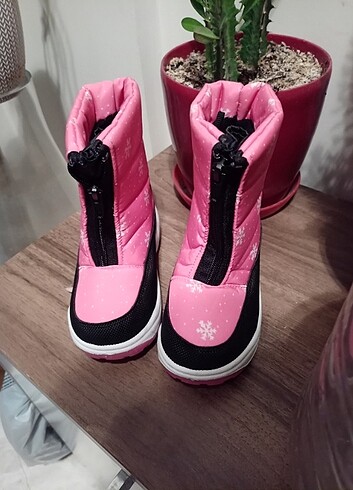 LC Waikiki Çocuk kar botu 