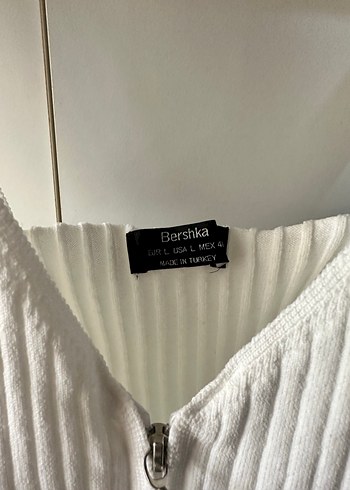 Bershka Crop Top Beyaz İnce Askılı Atlet - Görsel 3