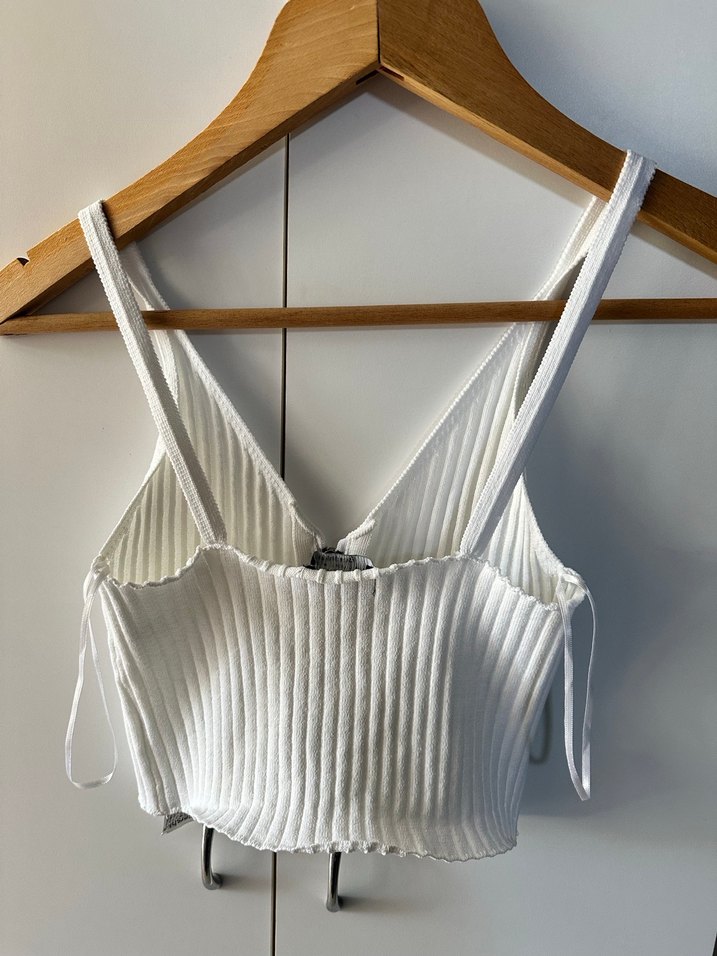 Bershka Crop Top Beyaz İnce Askılı Atlet - Görsel 4
