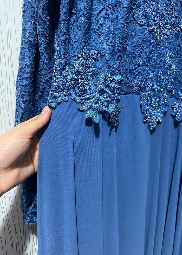 Mavi renk tesettür abiye - Görsel 4