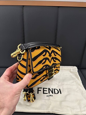  Beden Fendi Baguette
