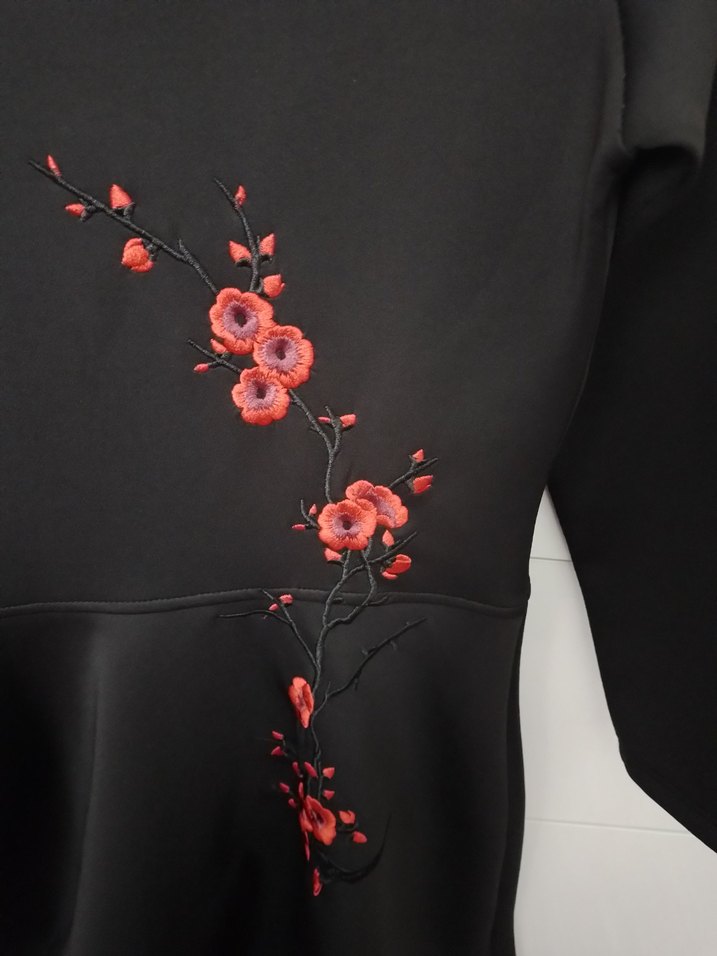 Çiçek işlemeli elbise - Görsel 2