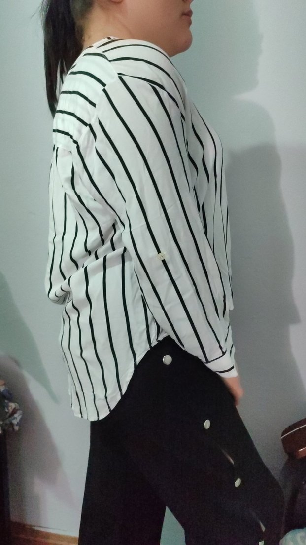 Düğmeli V Yaka Çizgili Kadın Gömlek - Görsel 3