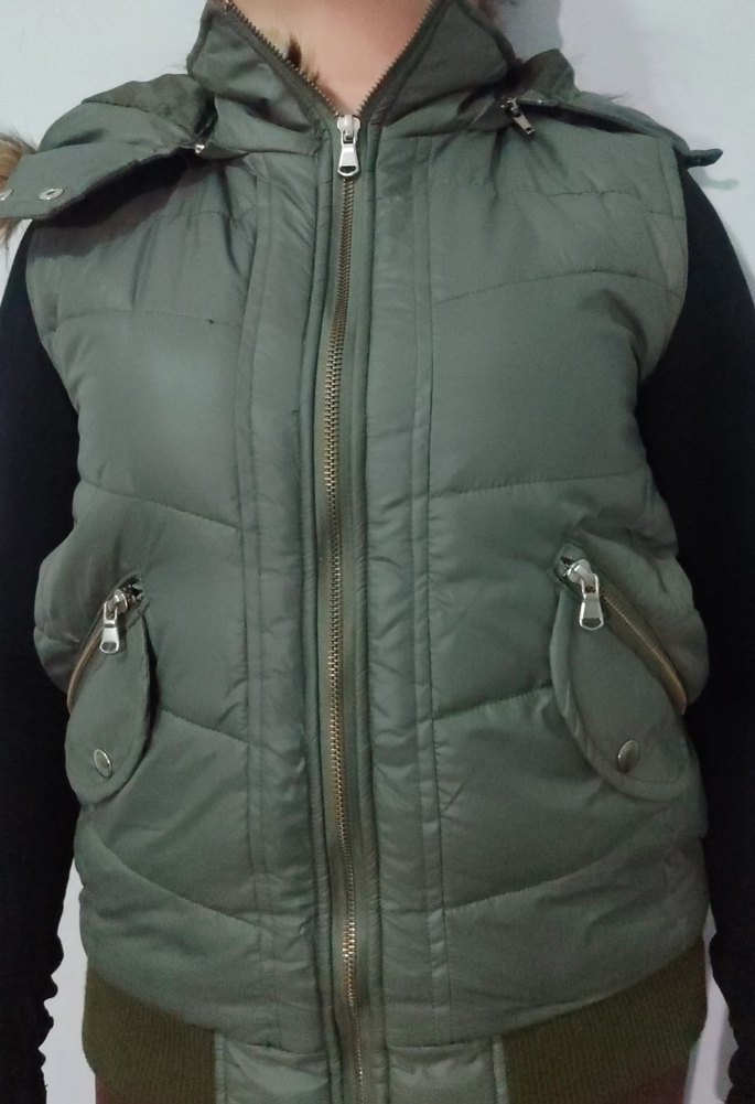 Gri Kapüşonlu Kürklü Kadın Yelek - Görsel 2