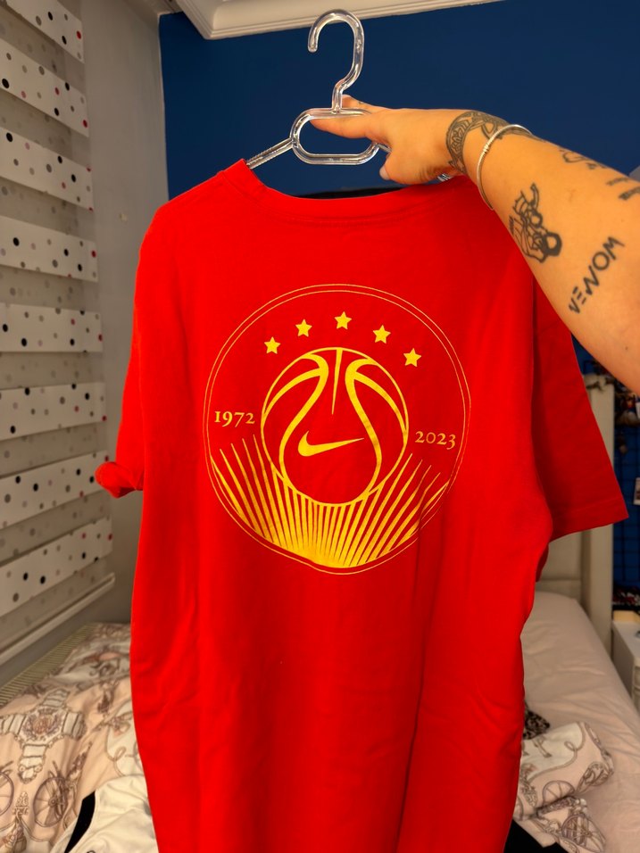 Kırmızı Nike Oversize Tişört — görsel 2/3