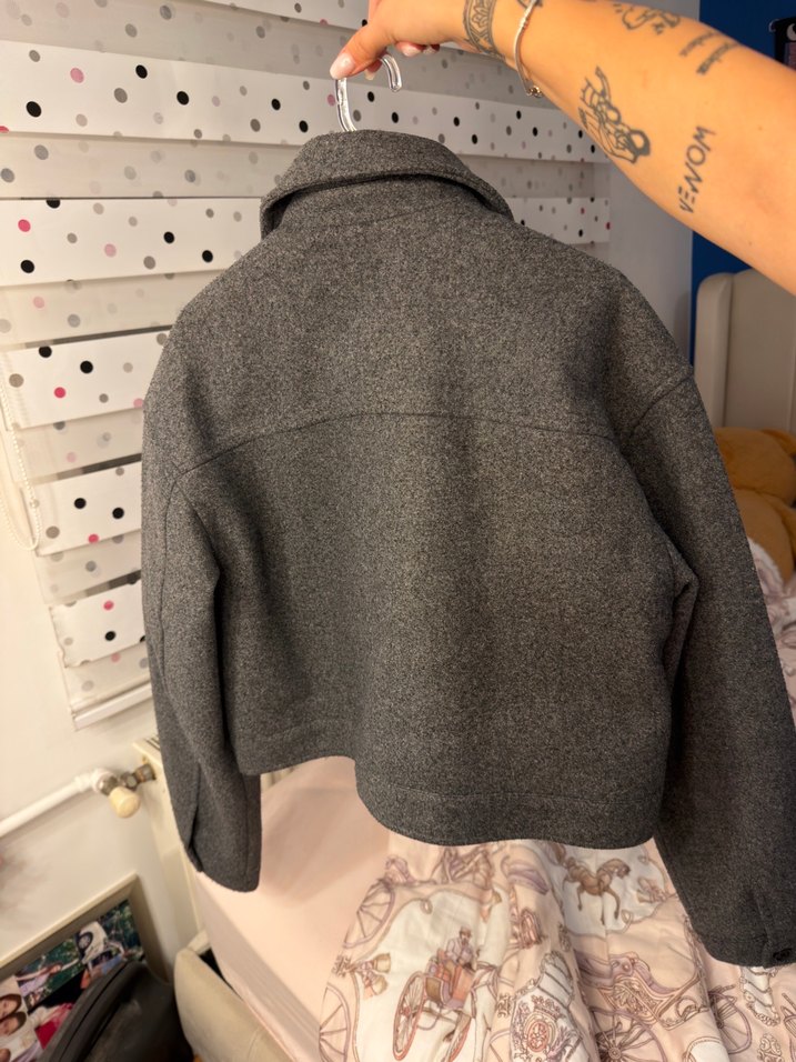 Bershka Gri Kısa Ceket — görsel 3/4