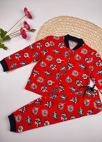 Diğer Kırmızı Pijama Takımı 