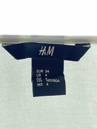 34 Beden beyaz Renk H&M Gömlek %70 İndirimli.