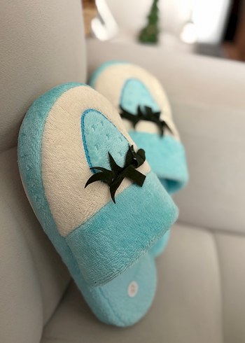 Mavi Kadın Ev Terliği - Çilek desenli nakışlı - Görsel 2