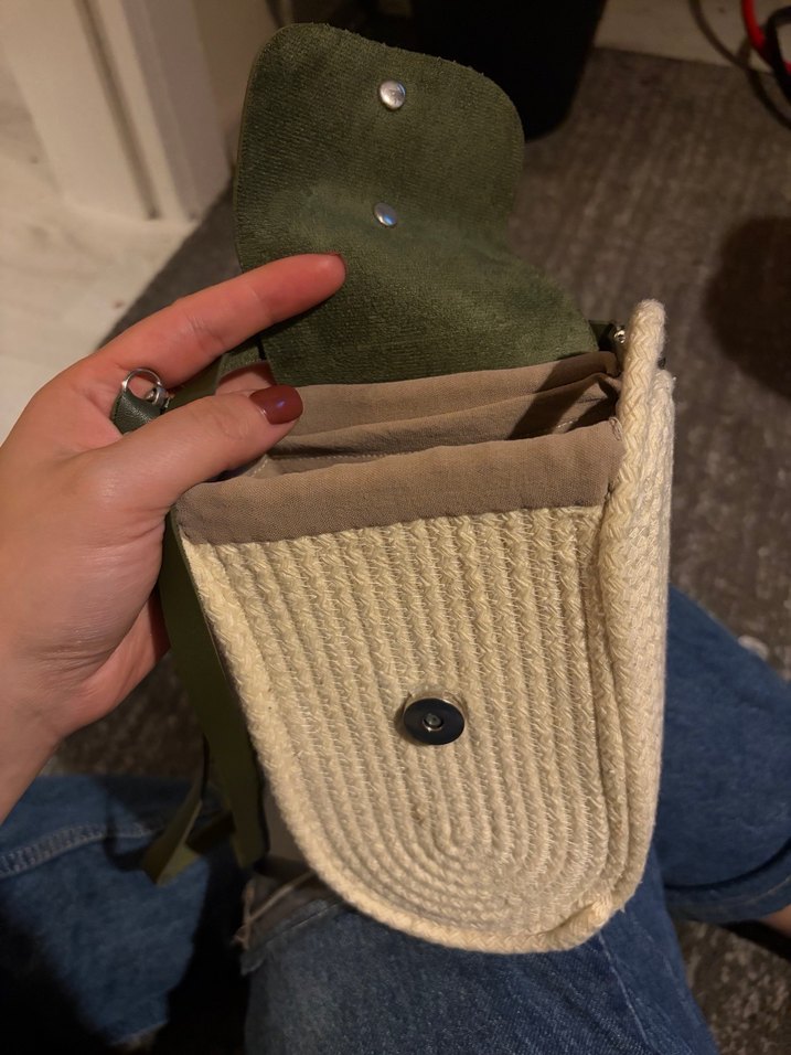 Yeşil Tokalı Örgü Kadın Bej Çapraz Çanta - Görsel 5