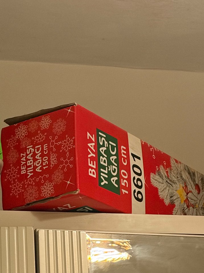 Beyaz Yeni Yıl Ağacı Süsleriyle - Görsel 4