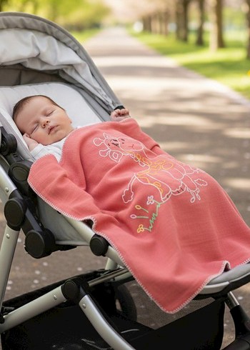 Muslin kumaştan el işlemesi Kırmızı Çocuk Battaniyesi - Görsel 4