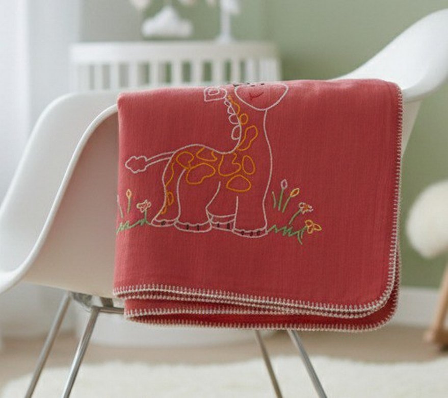 Muslin kumaştan el işlemesi Kırmızı Çocuk Battaniyesi - Görsel 3