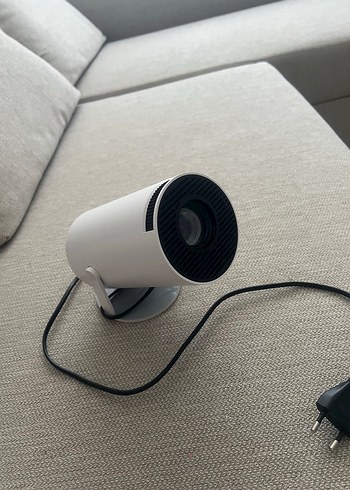 Beyaz Mini Projektör