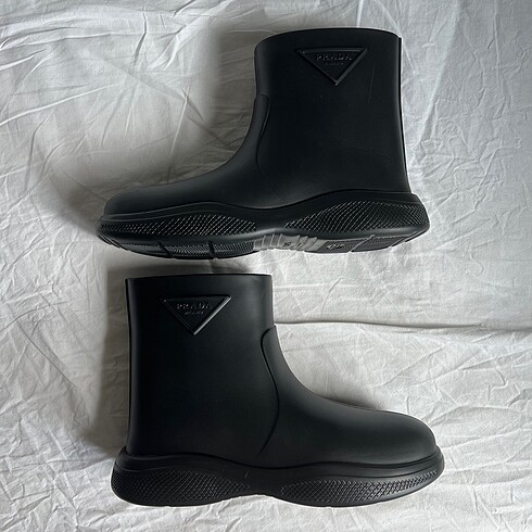 41 Beden Prada Rubber Boot