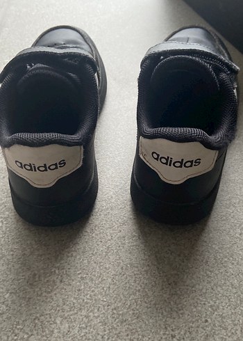 Orijinal Adidas
kutusu mevcut, etiketli iki kere giyildi.28,5 no - Görsel 3