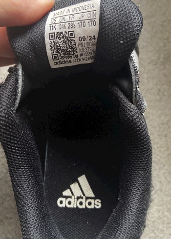 Orijinal Adidas
kutusu mevcut, etiketli iki kere giyildi.28,5 no - Görsel 2