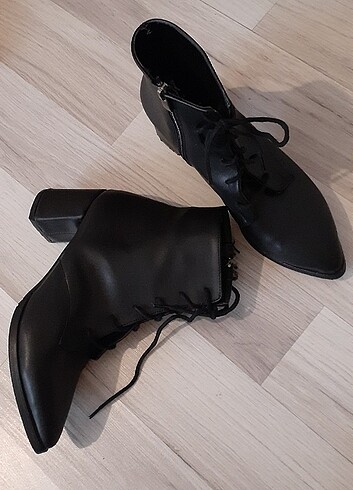 Diğer Kadın topuklu bot çizme 5 cm 