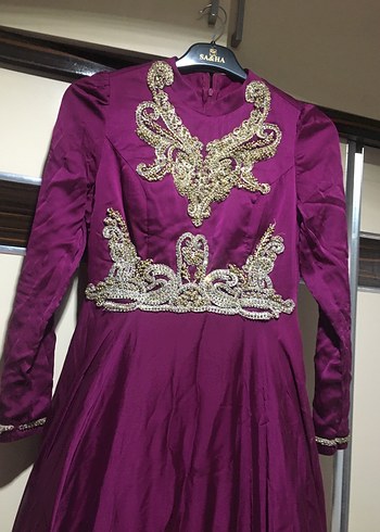 Uzun Kollu İşlemeli Mor Uzun Abiye - Görsel 3