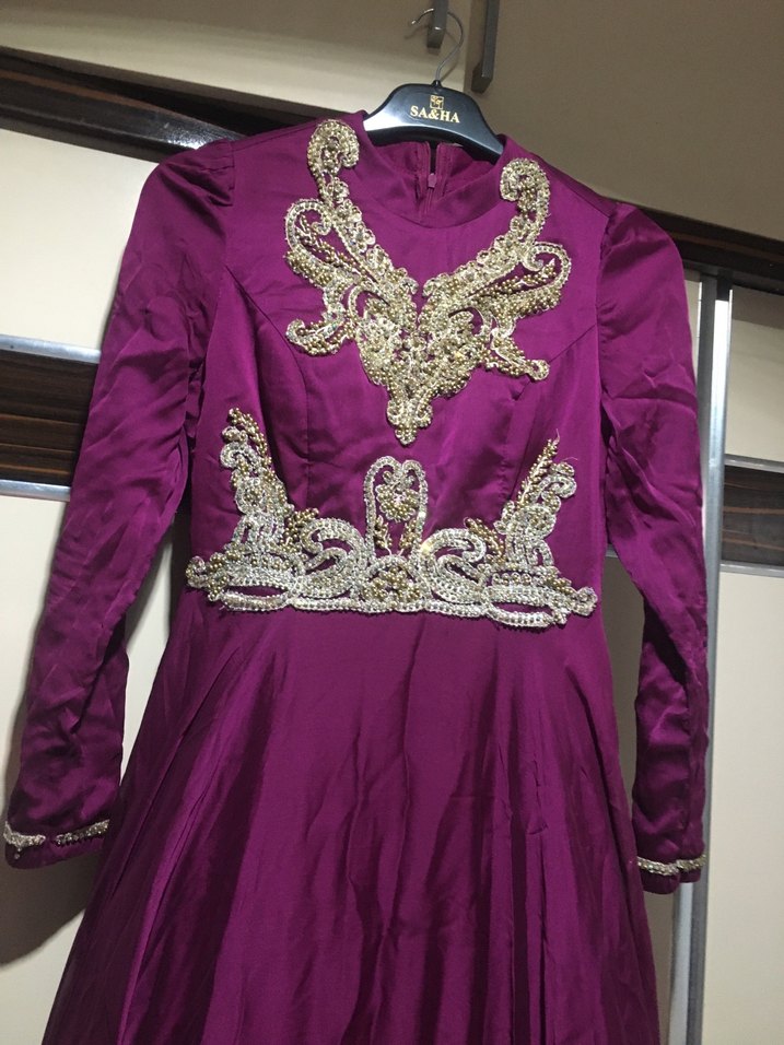 Uzun Kollu İşlemeli Mor Uzun Abiye - Görsel 3