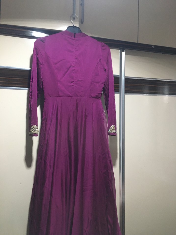 Uzun Kollu İşlemeli Mor Uzun Abiye - Görsel 4