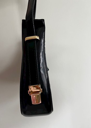 Parlak Siyah Deri Tokalı Kadın Çanta - Görsel 5